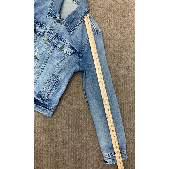 Free People Jacket Womens 6 Denim Trucker Distressed Fitted Cropped Pre-Washed - Picture 7 of 8